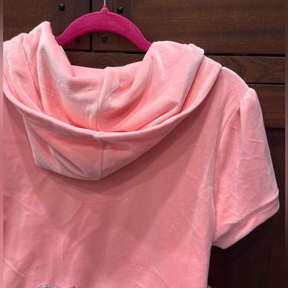 Juicy Couture NWT 2Pc Pretty Pink Velour Short Sleeve Sweatshirt & Shorts (0708) - Picture 3 of 9